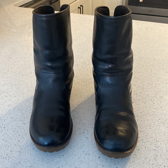 Tara M. Leather boots - Picture 3 of 16